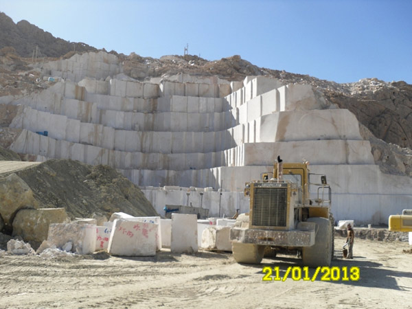Iran_Anna_Beige_Marble_Quarry.jpg