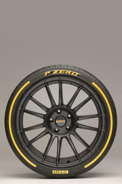 354621-geneva-motor-show-pirelli-launches-colored-tires-and-intelligent-tire.8.jpg