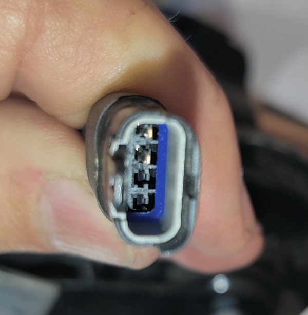 throttle- only WhiteBlue and White wires connected.jpg