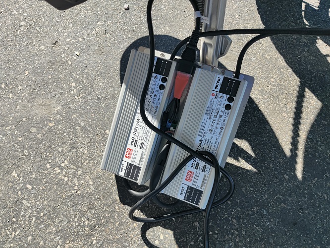 charging with paralleled meanwell HLG 320H 54A power supplies.jpg