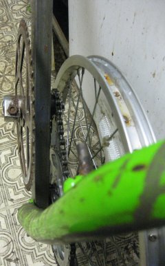 keyed pinion inside of strut inside of Fork driven by second stage  chainwheel at max 52t.jpg