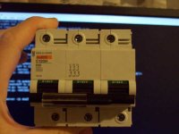 100_3413_breaker_small.JPG
