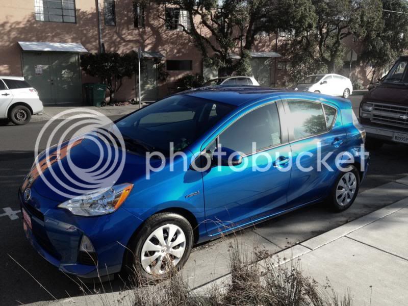 2013_Toyota_Prius_C_Small_zpse3df72d2.jpg