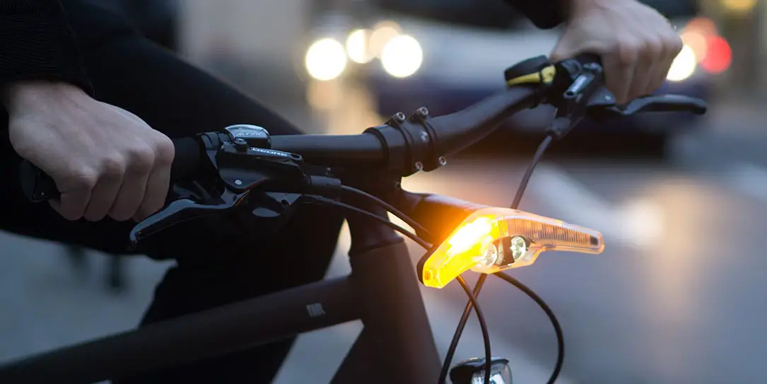 Blinker-Smart-Lighting-System-Cyclists.jpg