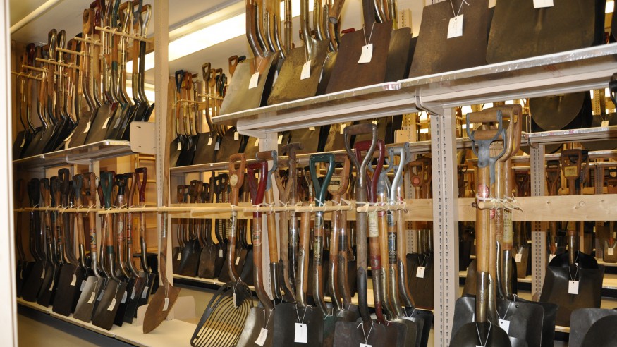 shovel-storage_2-nov-2010.jpg