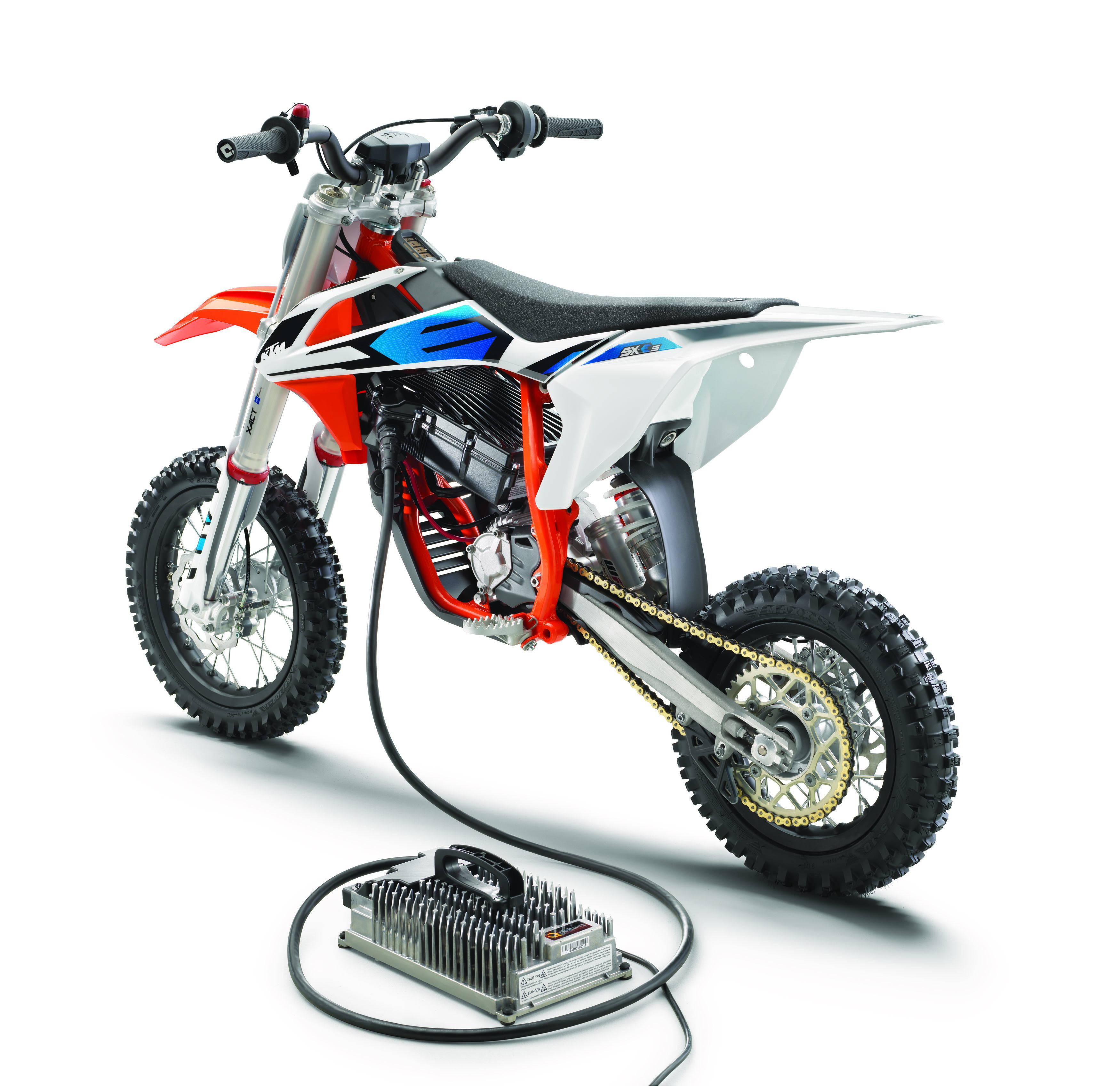 KTM-SX-E-5-2020_charger.jpg